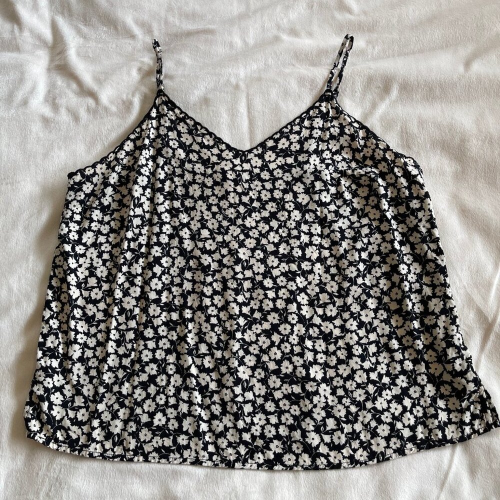 Old Navy Cream Floral On Black Tank - Top size M - EUC